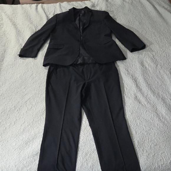 Kenneth Cole Classic Navy Blue Suit